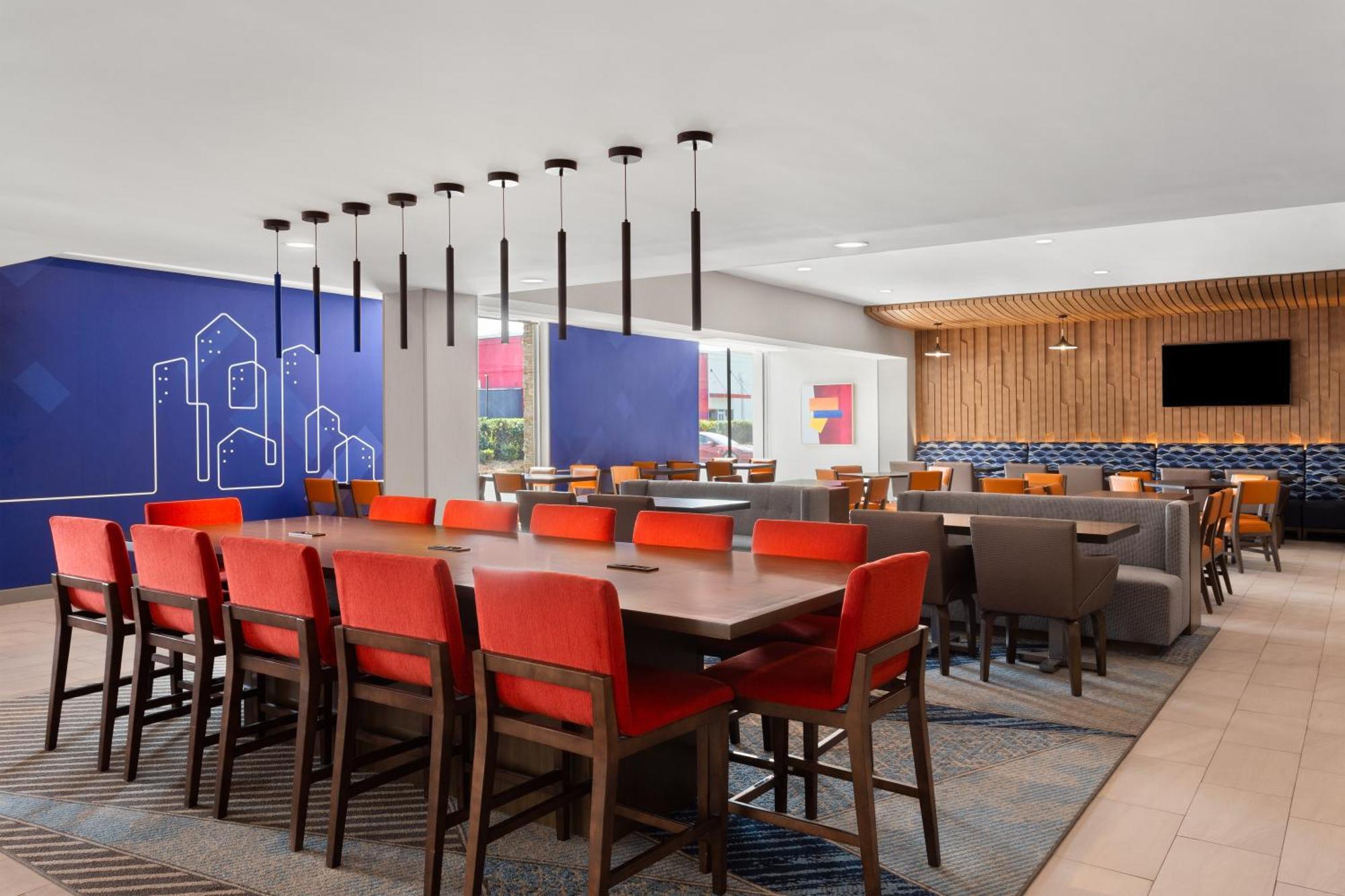 Holiday Inn Express Atlanta Airport - North, An Ihg Hotel College Park Exterior photo
